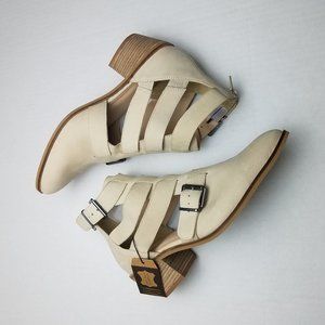 NWT Crevo Jessamine Buckle Bootie in Bone Size 10